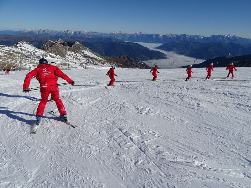 Skilehrergruppe bei der Arbeit